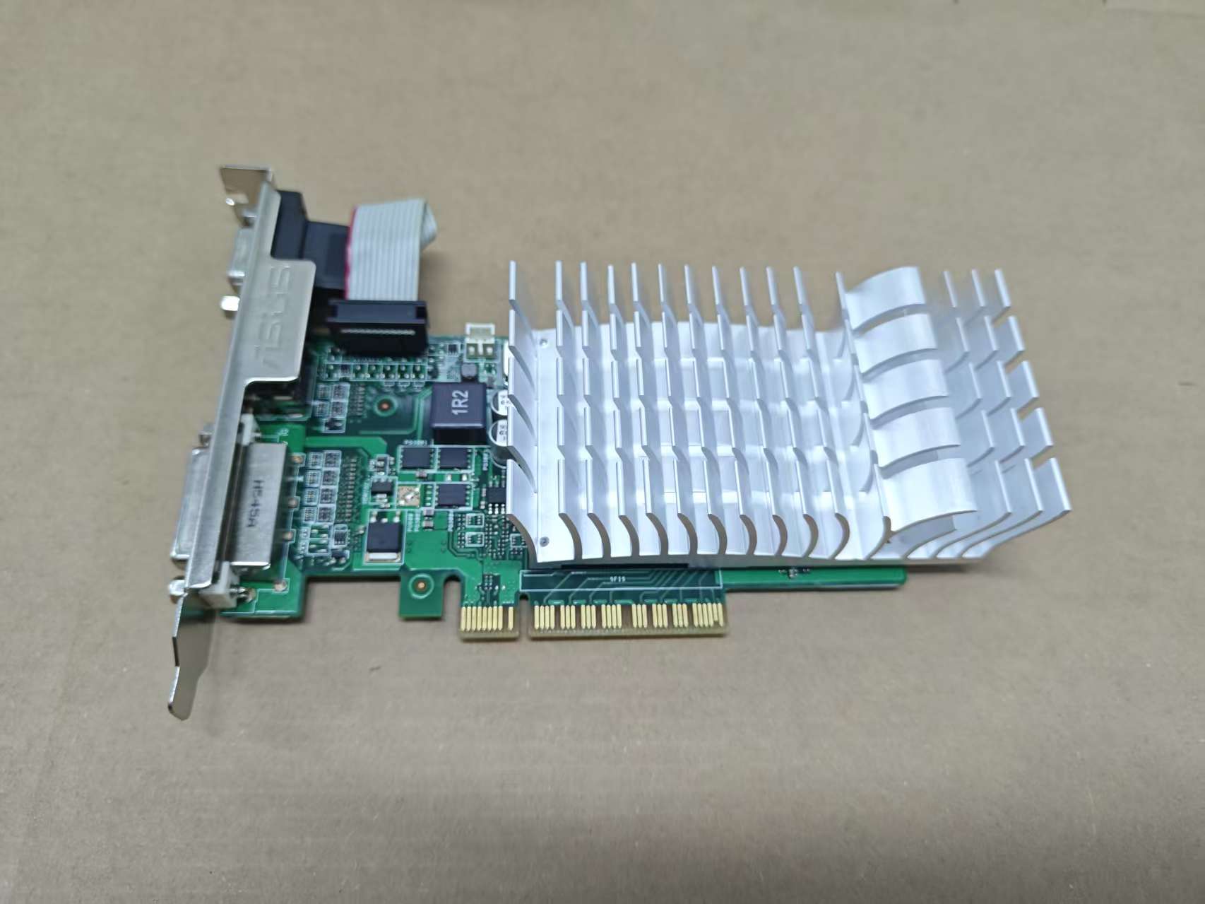 Kartu grafis ASUS GT720 2GD3 V - Pc Gaming Asus ulasan dan harga